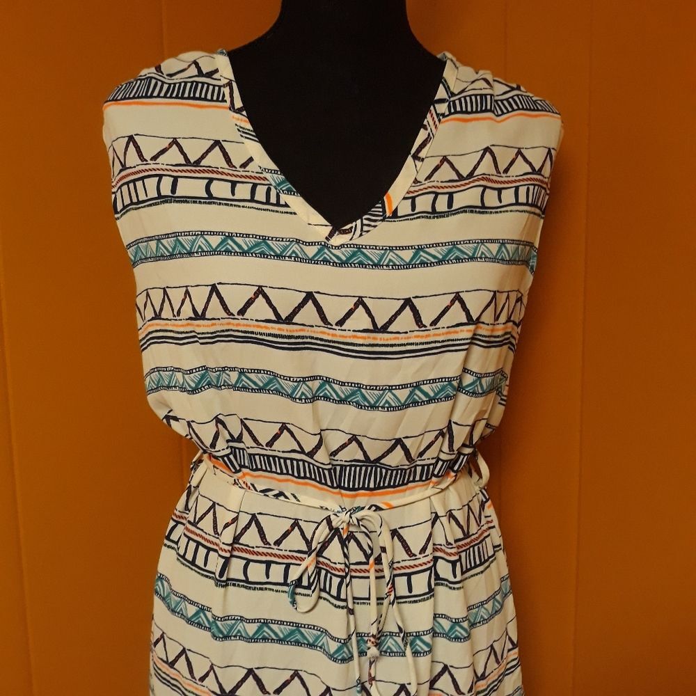 Tribal print V neck sleeveless Sz medium
